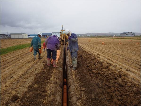 暗渠排水施工状況写真