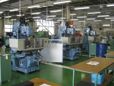 多種多様な実習設備（工作機械）画像１