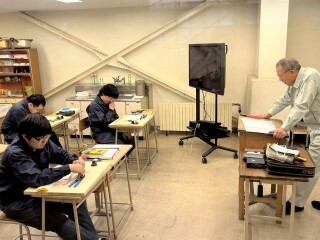 R6機械技術科1年時間講師1