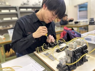 R6機械技術科2年時間講師3