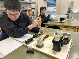 R6機械技術科2年時間講師5