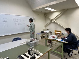 R5機械技術科2年時間講師1