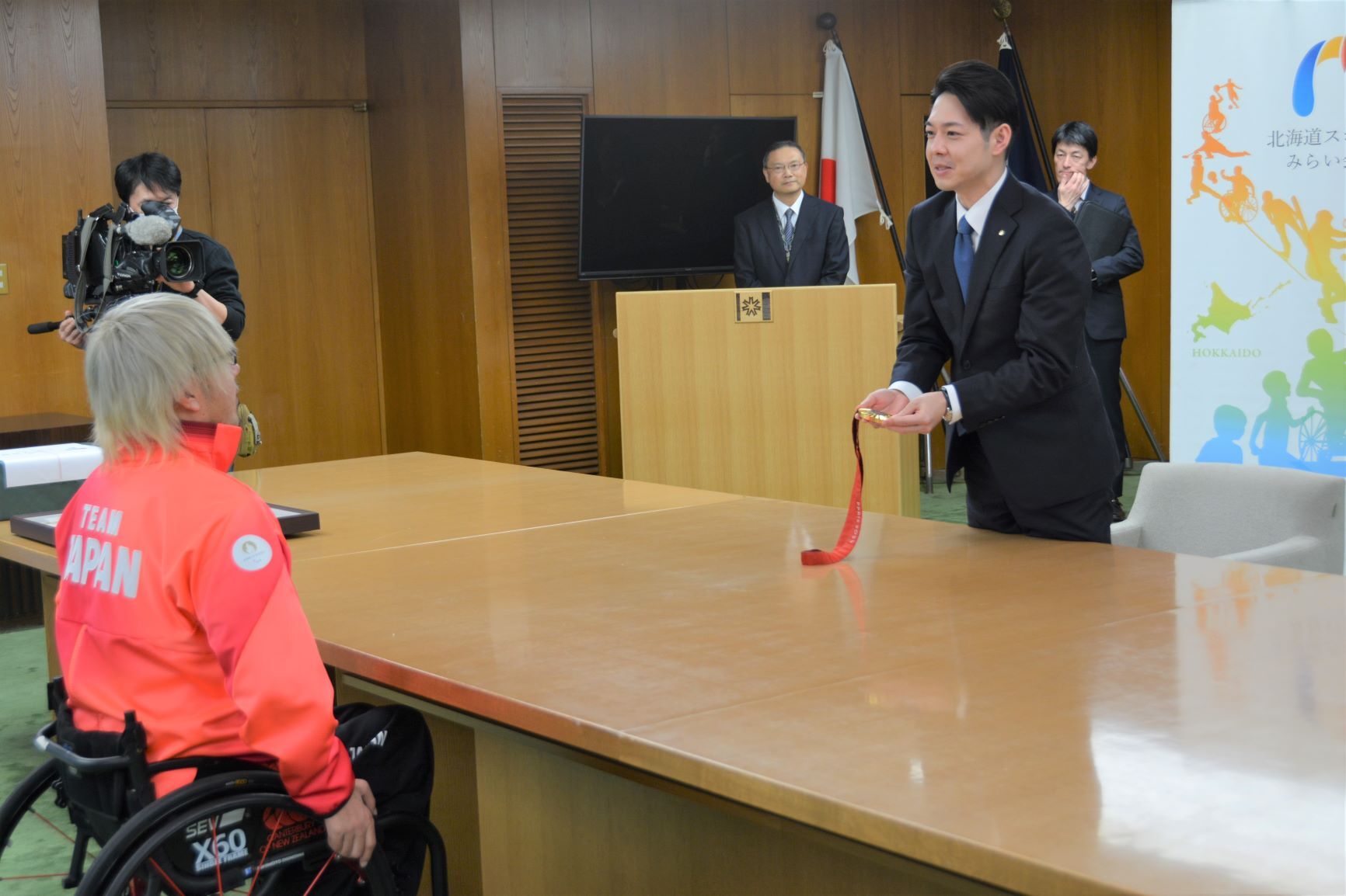 知事と池崎選手