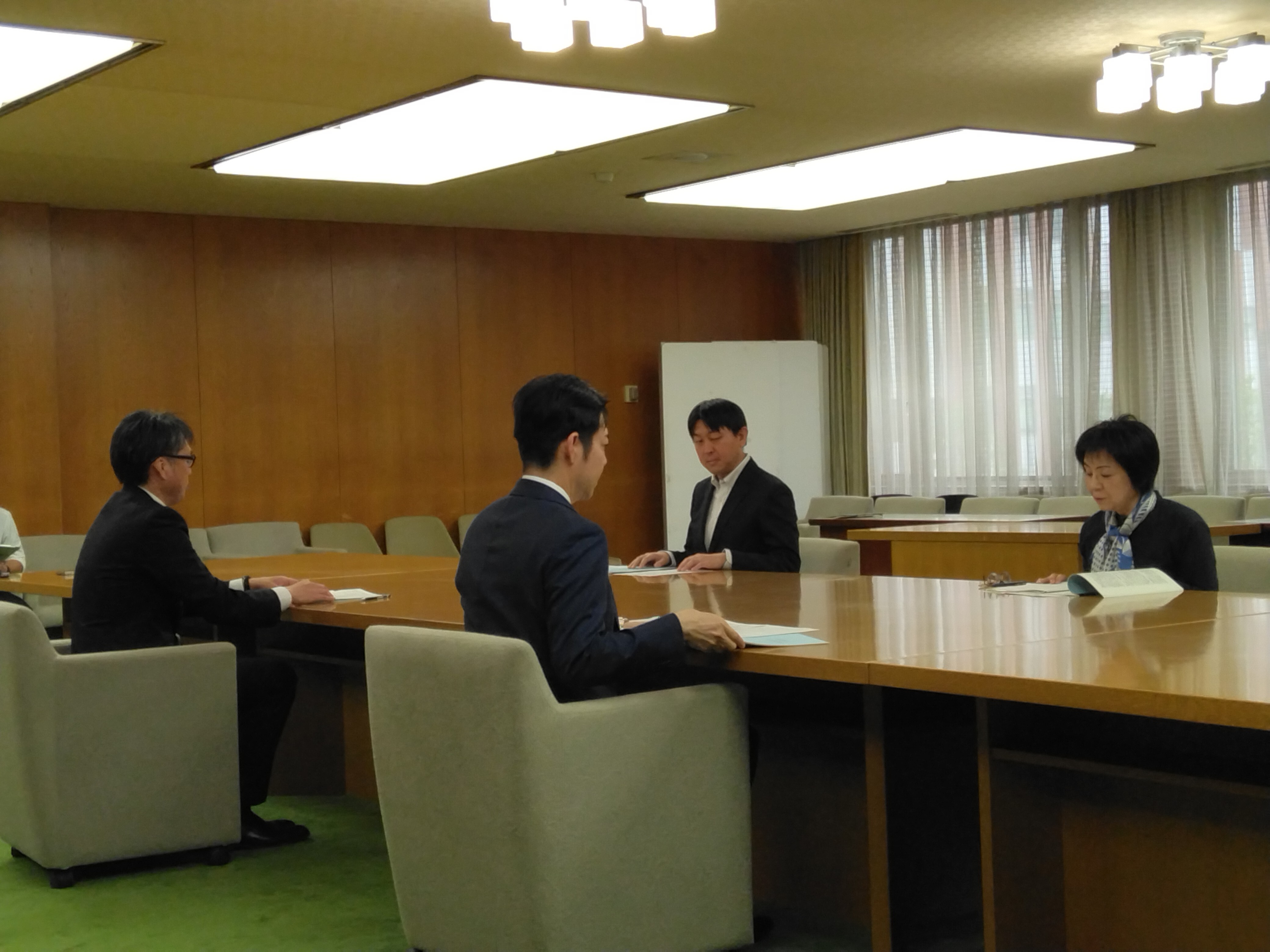 写真（知事との懇談）