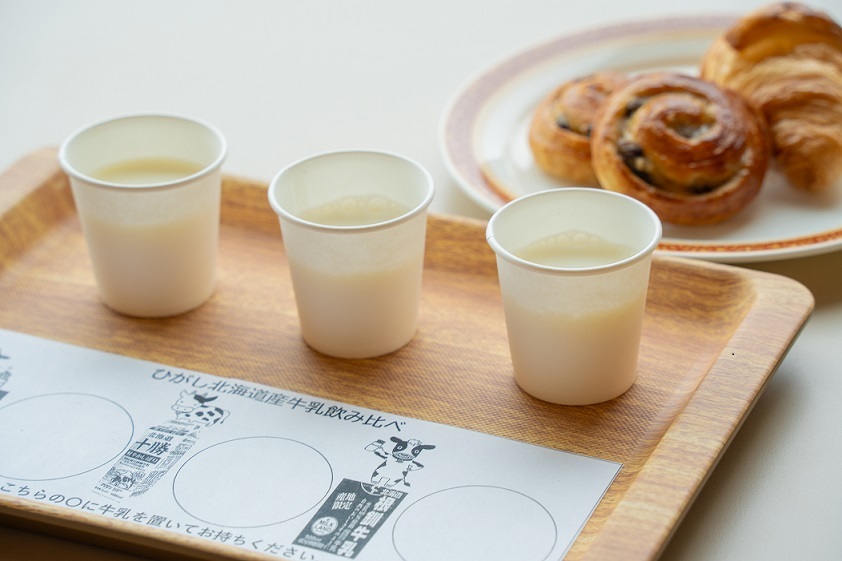 牛乳飲み比べ