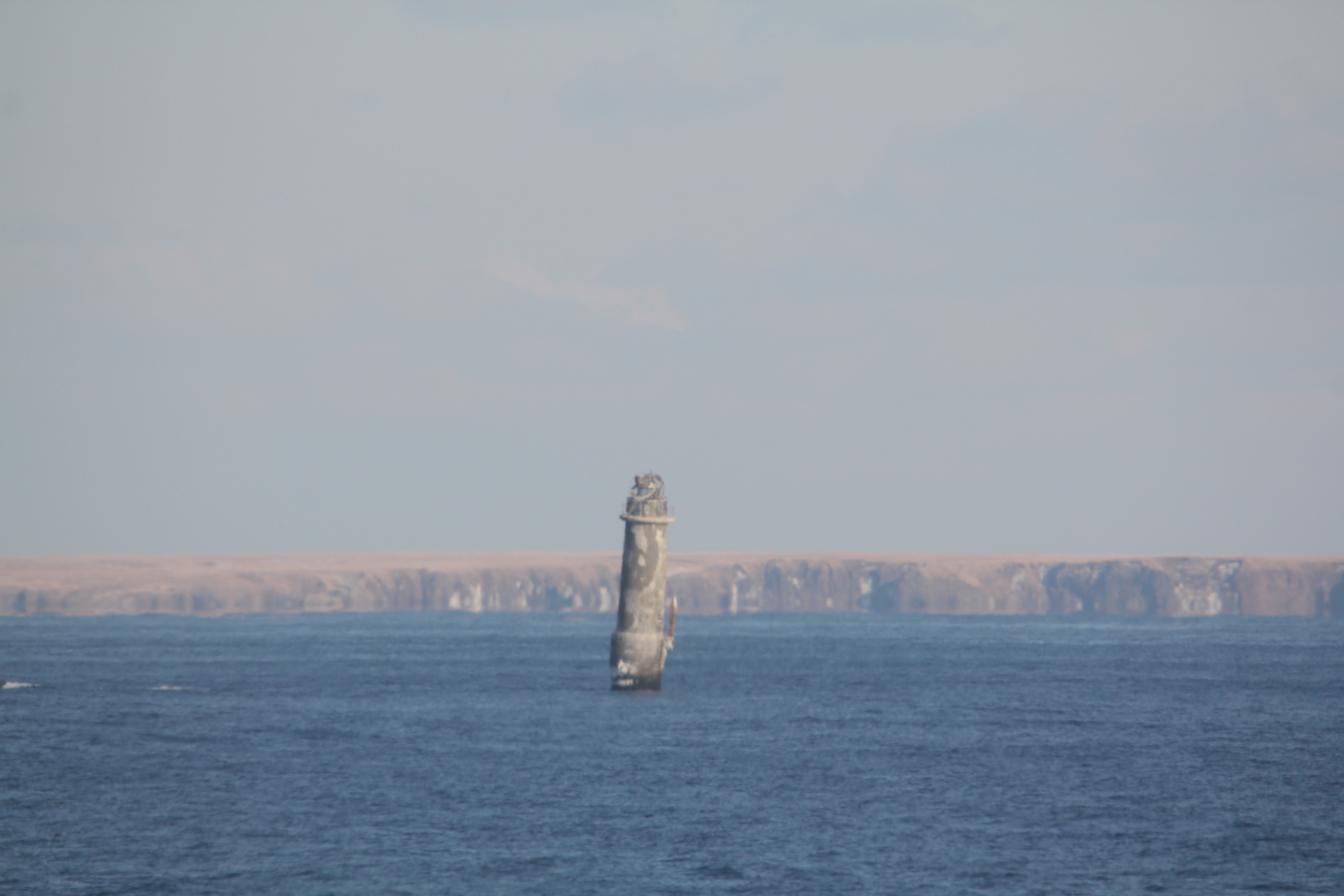 歯舞群島_貝殻島(根室地域本部から) (JPG 1.15MB)