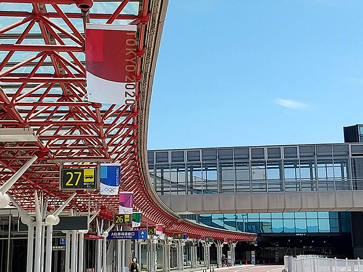 国内線1階 バスレーンフラッグ(2) 国内線1階 バスレーンフラッグ(2)