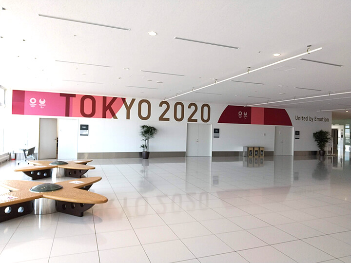 国際線2階 到着ロビー到着口付近・貸会議室前壁面(1) 国際線2階 到着ロビー到着口付近・貸会議室前壁面(1)