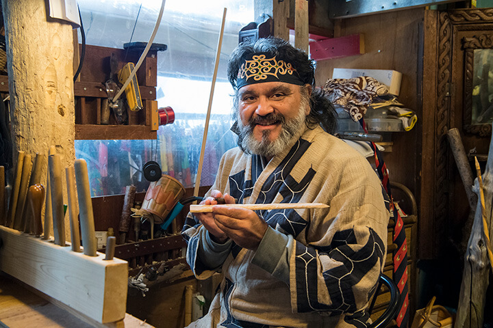 東京2020大会 公認プログラム
                      アイヌ舞踊パフォーマンス 総監督 秋辺 デボ さん（釧路市阿寒町）